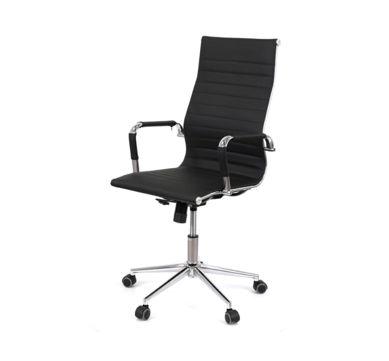 Кресло АКЛАС Кап PB Tilt (XY-8101) Черный (PU Black) - с момента своего появления стало хитом продаж благодаря своему легко узнаваемому минималистическому дизайну, необычайной комфортности и практичности. Эта стильная модель сочетает урбанистический внешний вид, правильную эргономику, высококачественные материалы и современные механизмы. Черная обивка и блестящий металл – беспроигрышная комбинация, которая уместно будет смотреться в любом современном интерьере. В классический интерьер с минимумом деревянных деталей кресло также подойдет благодаря тому, что оно довольно элегантное и изящное. Дизайн. Ненавязчивые горизонтальные линии на сиденье и спинки кресла – это, пожалуй, и все оформление данной модели, но этот минимализм делает ее незаметной. Скорее, напротив, благодаря этому кресло смотрится элегантно и идеально подходит к любому интерьеру. Декоративные полоски в данной модификации Кап выполнены не нитью, а фабричным прессованием. В отличие от обычной прошивки, при таком способе отделки материал не прокалывается, а прессуется, и это делает его более долговечным и износостойким в процессе эксплуатации. Классический цвет обивки прекрасно сочетается с металлическим каркасом и крестовиной кресла. Обивка. Обивка у этого кресла – это экокожа, современный материал высокого качества на хлопковой основе. Она достаточно крепкая, воздухопроницаемая, эластичная и приятная на ощупь. По своим качествам экокожа практически не уступает натуральной коже и имеет при этом привлекательную цену. Этот материал неприхотлив в уходе и отлично справляется с интенсивной нагрузкой в ​​условиях бешеного ритма современной офисной жизни. Механизмы. Механизм качания Tilt позволяет переключиться от работы в режим приятного релакса, не оставляя любимое кресло. Смещенная ось основания увеличивает амплитуду раскачки для еще большего комфорта. Данный механизм имеет индивидуальную настройку под пользовательский вес. Повернуть в рабочее положение кресло можно одним движением руки. Газлифт позволит отрегулировать высоту кресла так, чтобы вы устроились в нем с максимальным комфортом в соответствии с вашим ростом. Подлокотники. В данной модели оригинальные подлокотники из металлической трубы, крепящиеся к основной раме сбоку болтовыми соединениями. Для большего удобства подлокотники оснащены съемными чехлами из материала обивки, которые уберегут ваши руки от контакта с холодным металлом. Высота подлокотников подобрана таким образом, чтобы в нижнем положении сиденья кресло можно было задвинуть под рабочий стол и освободить его пространство. Крестовина. Крестовина кресла Кап изготовлена ​​из металла и позволяет выдерживать нагрузку до 120 кг. Блестящее хромированное покрытие металла не только хорошее, но и очень прочное. Оно не боится интенсивной эксплуатации и не склонно к царапанию. Ролики обеспечат кресло необходимую мобильность. При выборе роликов нужно учитывать напольное покрытие в помещении, где будет использоваться кресло. Для паркета или ламината лучше заменить пластиковые ролики на резиновые, потому что они тише ездят и не оставляют царапин на поверхности. Для данной модели отлично подходят ролики с хромированными накладками, которые по желанию можно заказать дополнительно. Вес, кг 17 Обивка Кожзаменитель Глубина, см 65 Высота, см 107-117 Ширина, см 59 Размер основания, см D-70 Материал каркаса Металл Материал подлокотников Металл, Кожзаменитель Материал основания Металл Материал колесиков Прорезиненные Функция качания Качание с фиксацией в 1 положении Механизм Тилт Регулировки Жесткость качания, Высота сиденья Максимальная нагрузка по весу, кг 120 Максимальний рост, см от 166 до 180 см Тип основания Крестовина с роликами1
